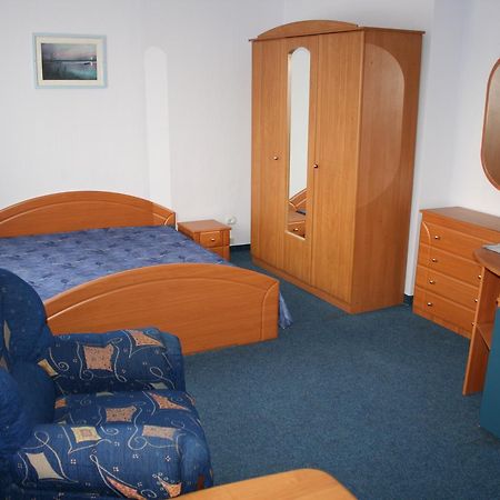 Zhovtnevyi Hotell Vinnitsa Eksteriør bilde
